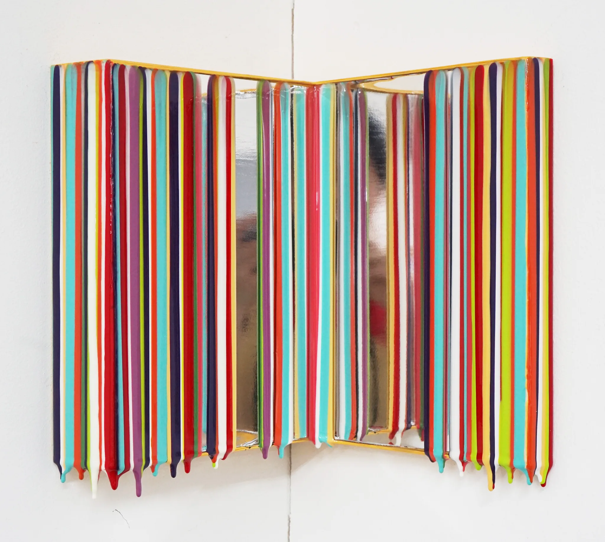 Trace of Sans, 25.5x21,25.5x24cm, Acrylic,mirror & resin on panel,2021(Yellow).JPG
